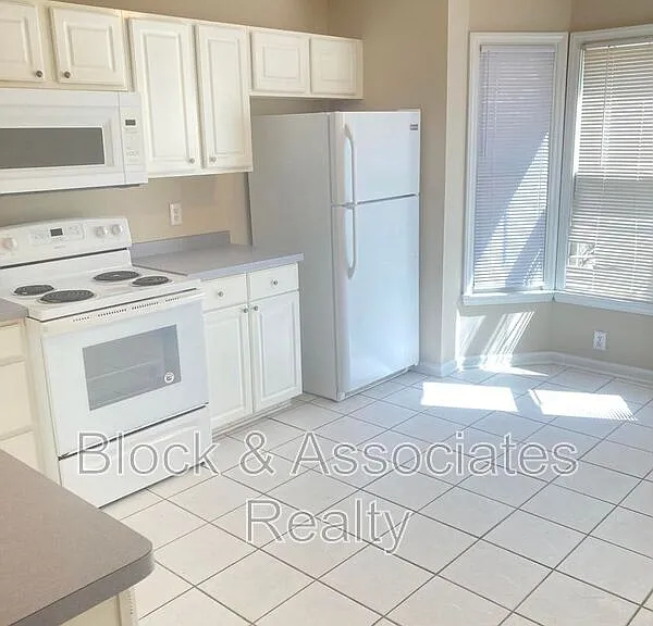 404 Creekway Dr — Photo 2