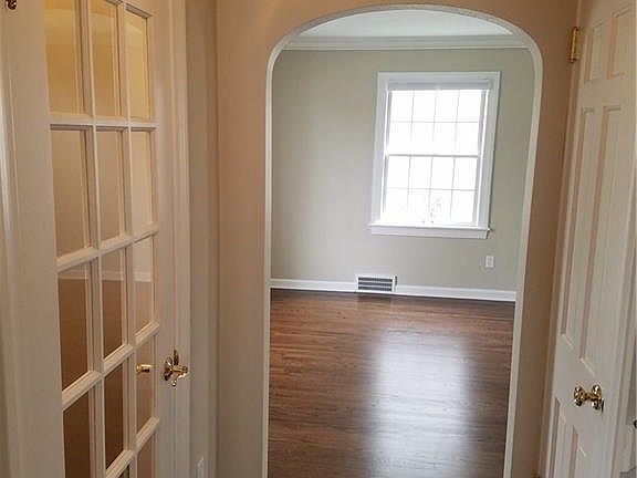 3rd image of 1361 W 2nd St