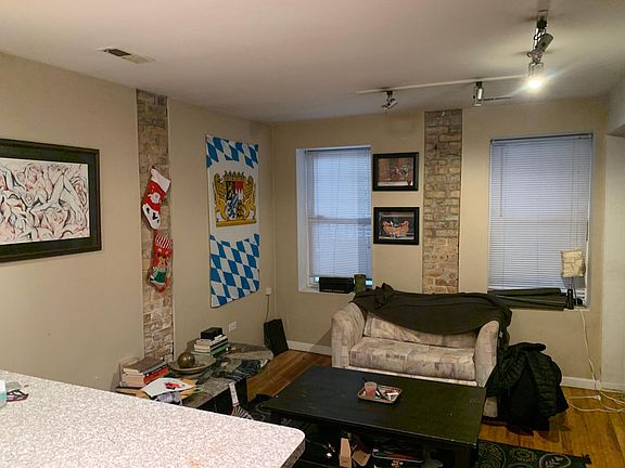 5th image of 2135 N Leavitt St APT 1R