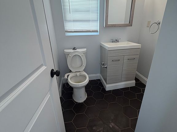 5th image of 312 Pennsylvania Ave #2