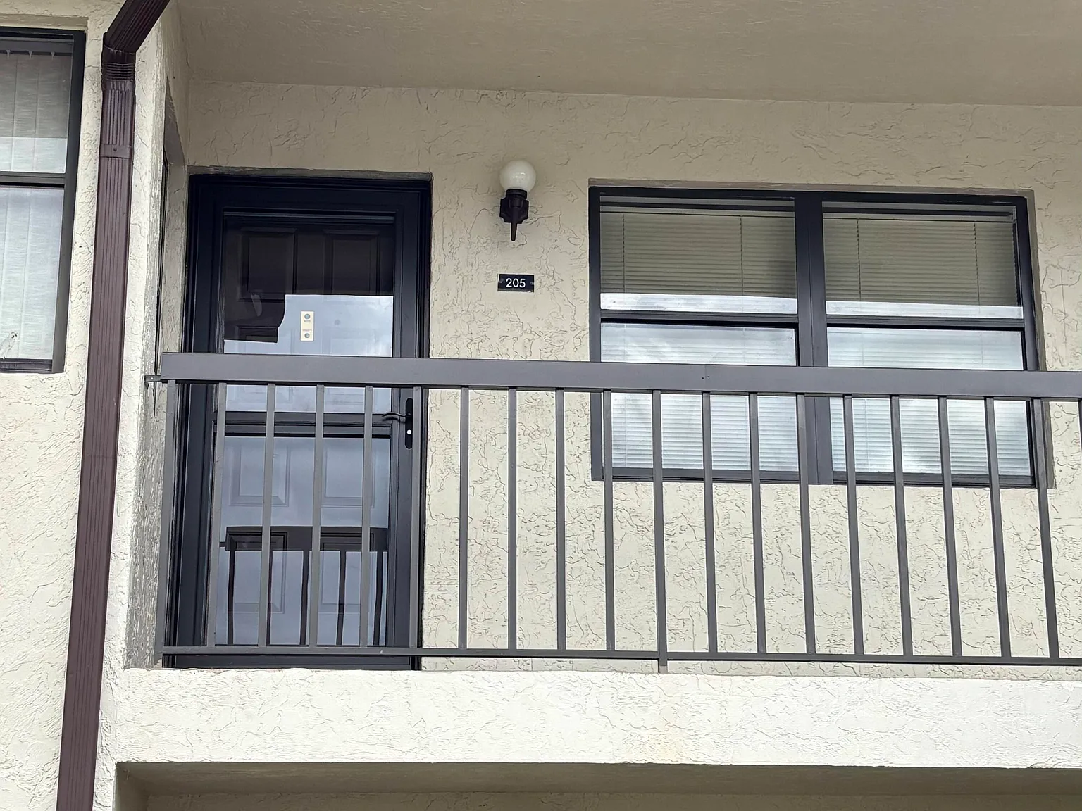 2 bed, 2.0 bath, 1244 sqft, $1,900 — Photo 2