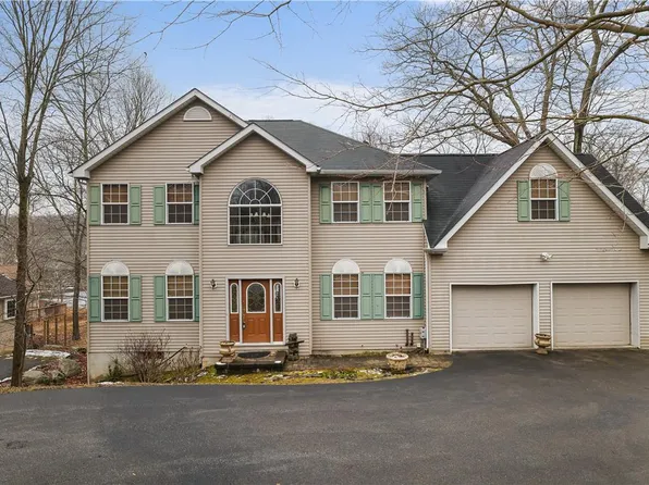 121 Brandyshire Dr, Tamiment, PA 18371