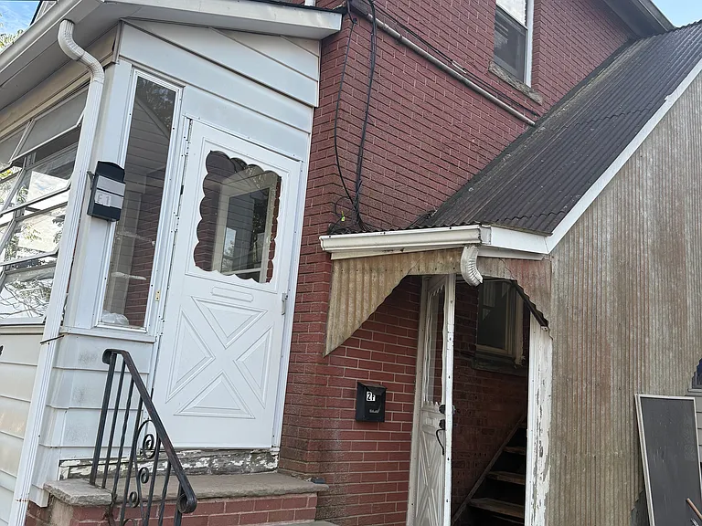 31 Smith St #2 — Photo 1