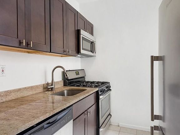 2nd image of 121 Seaman Ave APT 2b