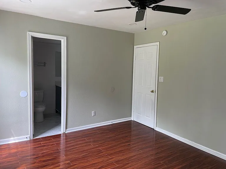 1104 Creekside Ct — Photo 8