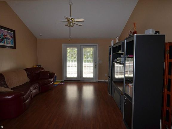 3rd image of 3904 Mountainridge Dr