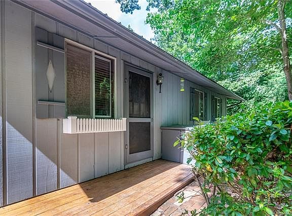 4th image of 658 Bass Lake Dr