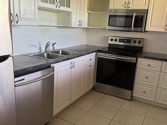 4th image of 9180 Fontainebleau Blvd APT 502