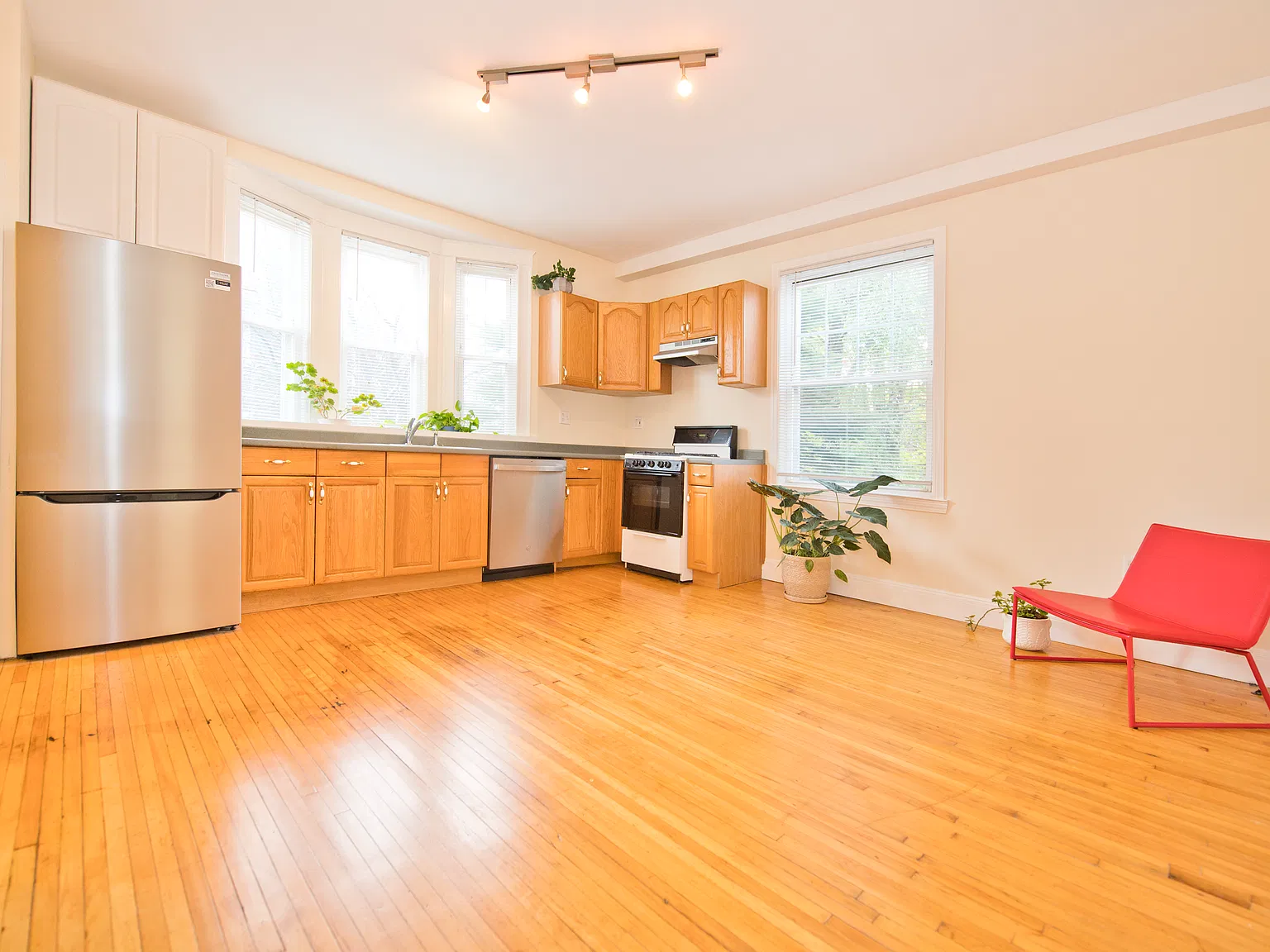 1 bed, 700 sqft, $2,350 — Photo 1