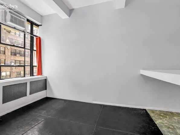 335 West 38th Street image 7 of 11