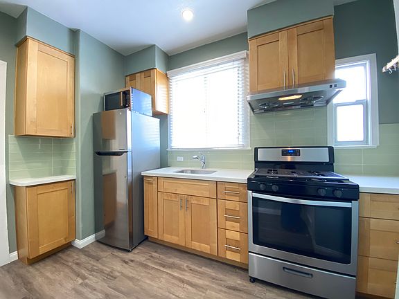 2nd image of 1040A Jackson St