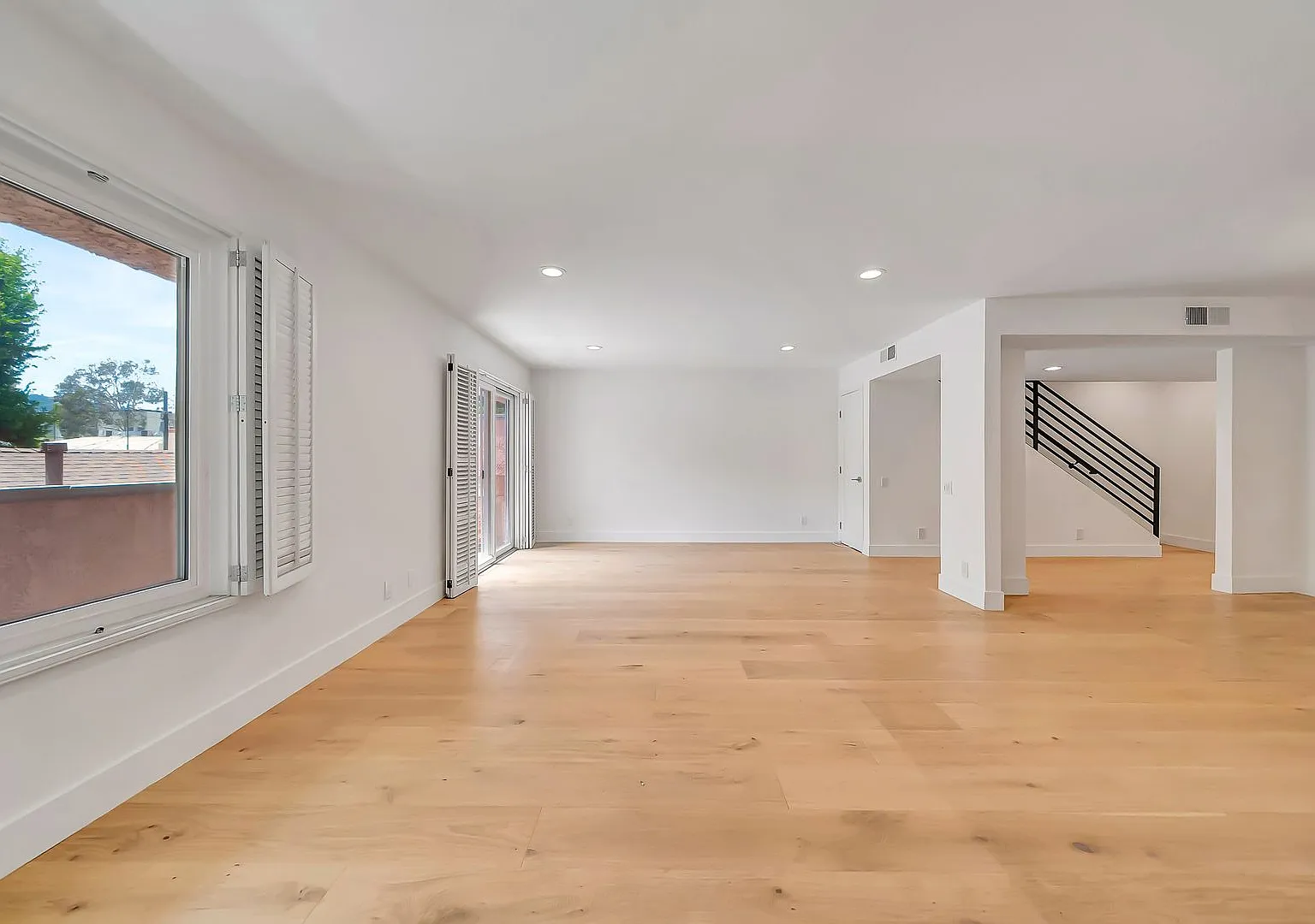 Beautiful 3 Bed | 3 Bath in Prime Studio City — Photo 4