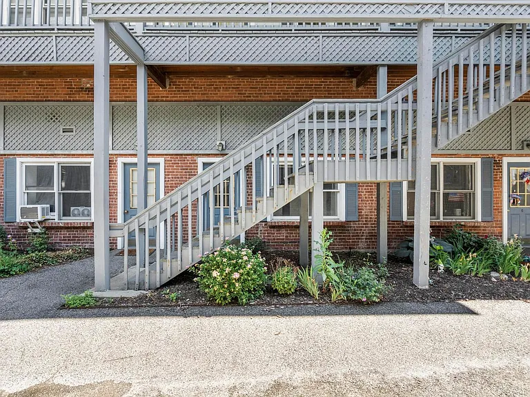 31 Railroad St #5 — Photo 15