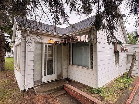 3rd image of 58 Lillooet STREET W