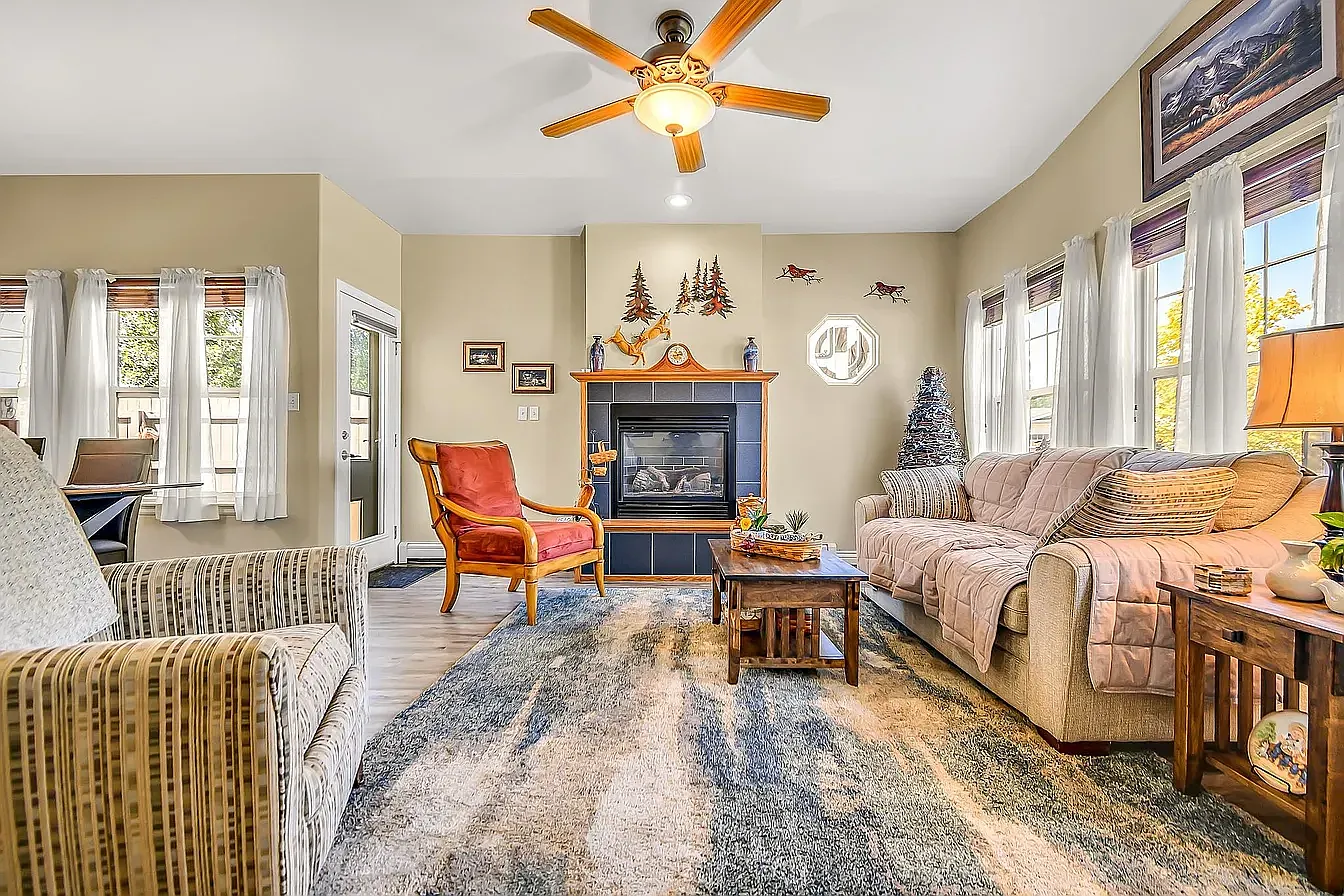 3 bed, 1304 sqft, $2,350 — Photo 3