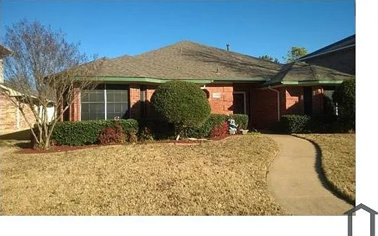 2312 Boardwalk Dr — Photo 2