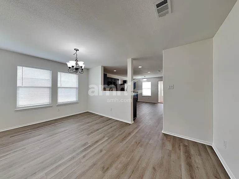 506 Azalea Dr — Photo 5