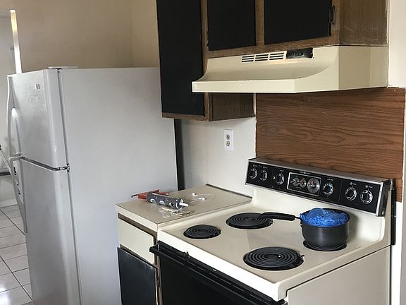 5th image of 210 NE 35th Ct