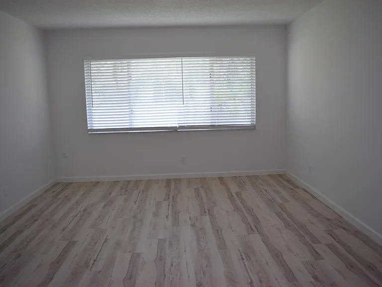 151 SE 6th Ave #14 — Photo 5