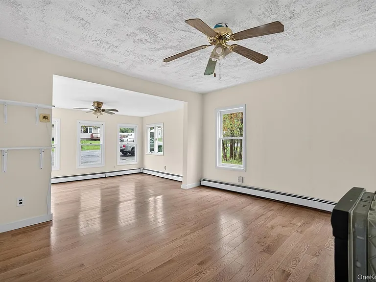 41 Rock Ridge Ave — Photo 9