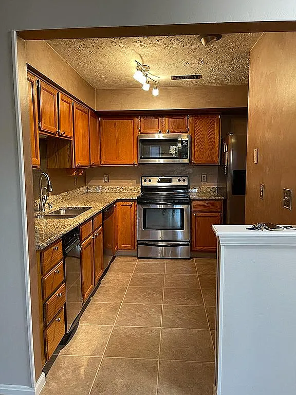 1300 Cedarwood Dr APT C1 photo 1