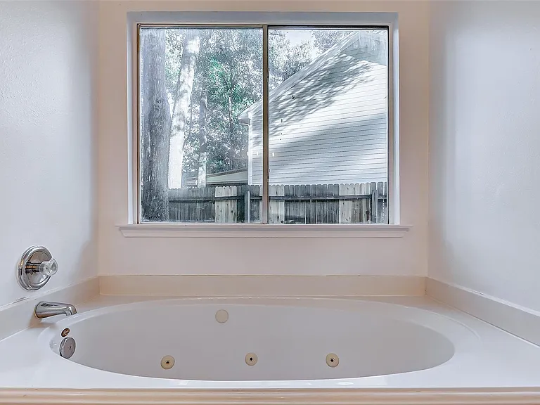 21892 Silver Oak Ct — Photo 34