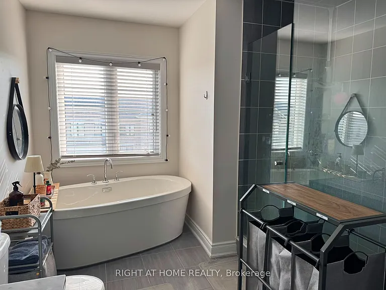 31 Edward Horton Cres — Photo 20