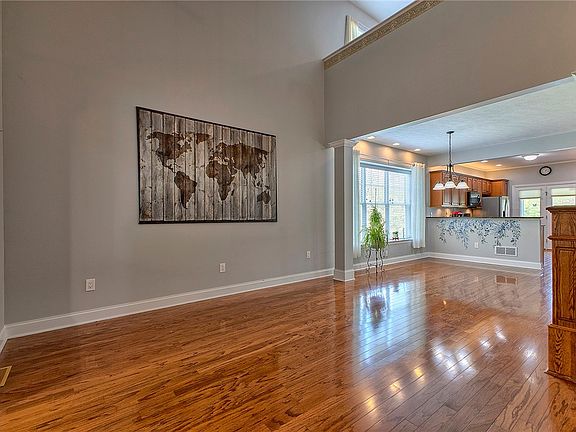 4th image of 1001 Coronet Ln