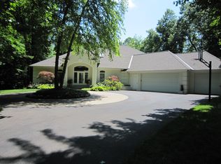 1655 Flowers Crossing Dr NE, Grand Rapids, MI 49525