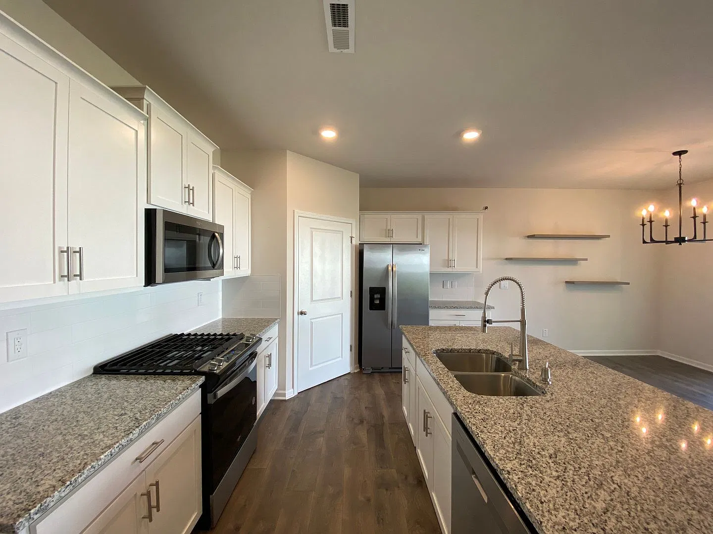 392 Rhett Ave — Photo 4