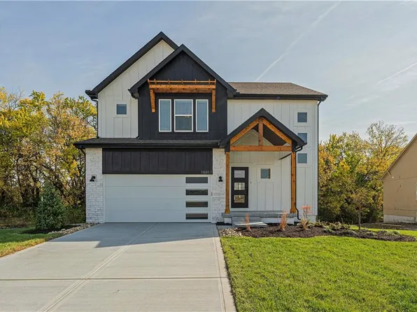 18825 Mahaffie St, Spring Hill, KS 66083