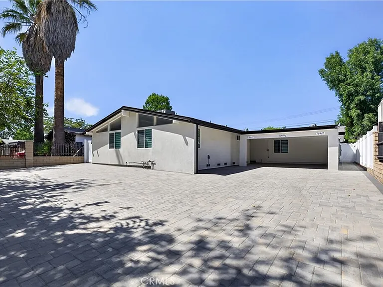 16425 Clymer St — Photo 3