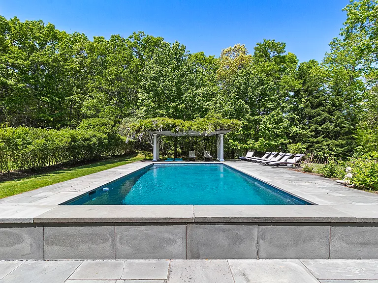 139 Northside Dr — Photo 31