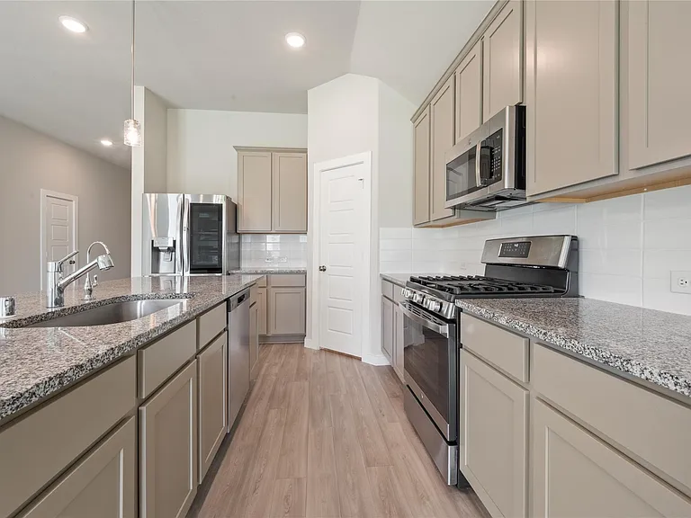 8635 Jetty Glen Dr — Photo 2
