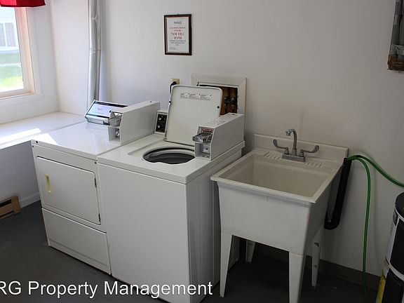 4th image of 309 W 9th St APT 12