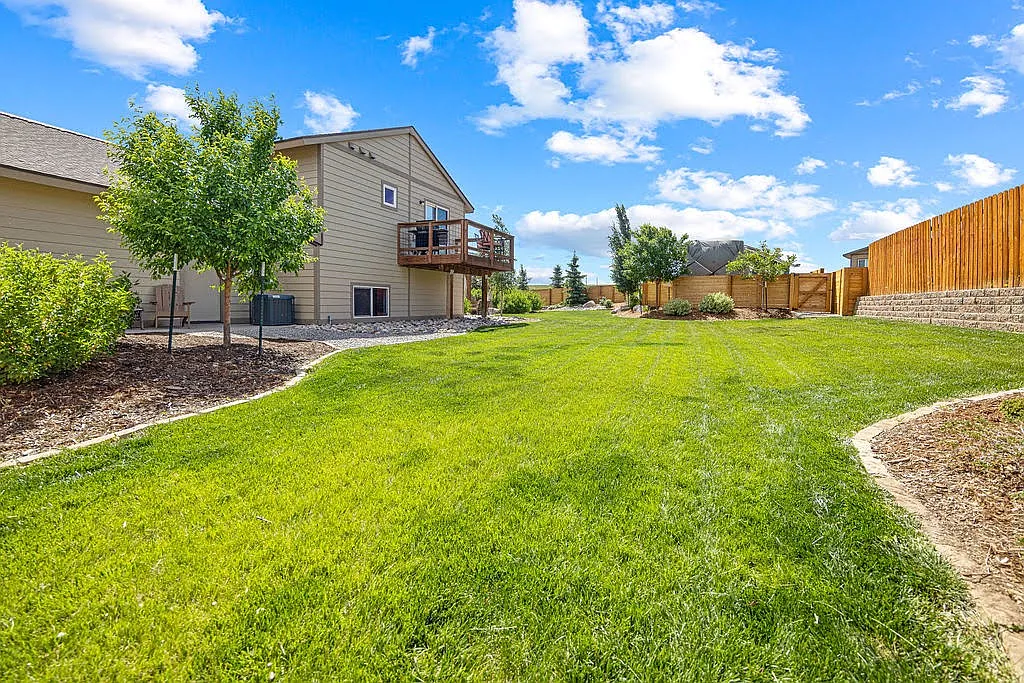 4 bed, 1960 sqft, $3,900 — Photo 3