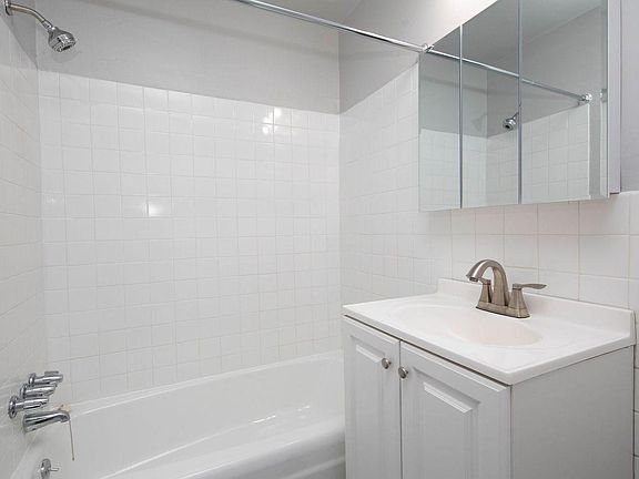 3rd image of 6523 N 8th St #2B-1Ba-700Sqft