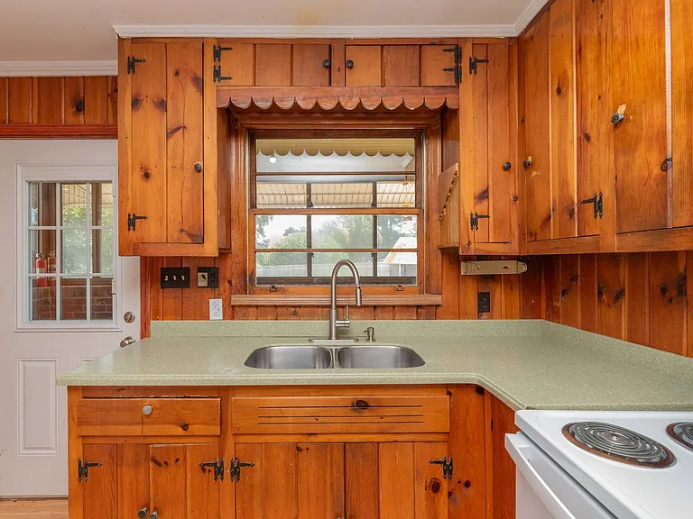 315 Georgia Ave — Photo 14