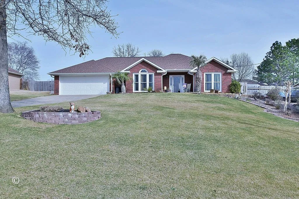 86 Lee Road 555 photo 1