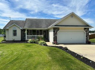 703 Hope Dr, Fremont, IN 46737