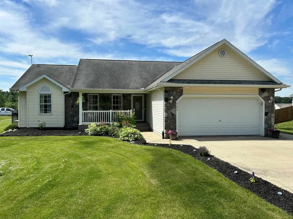 703 Hope Dr, Fremont, IN 46737