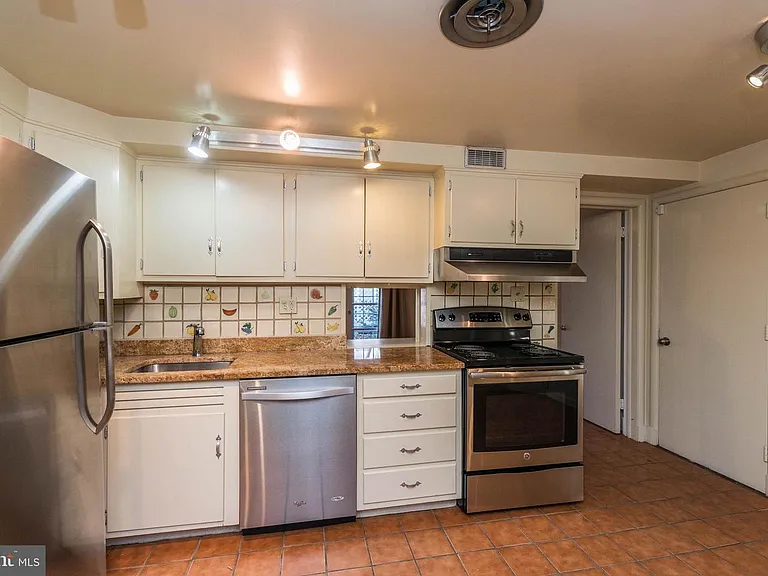 9322 W Parkhill Dr — Photo 27