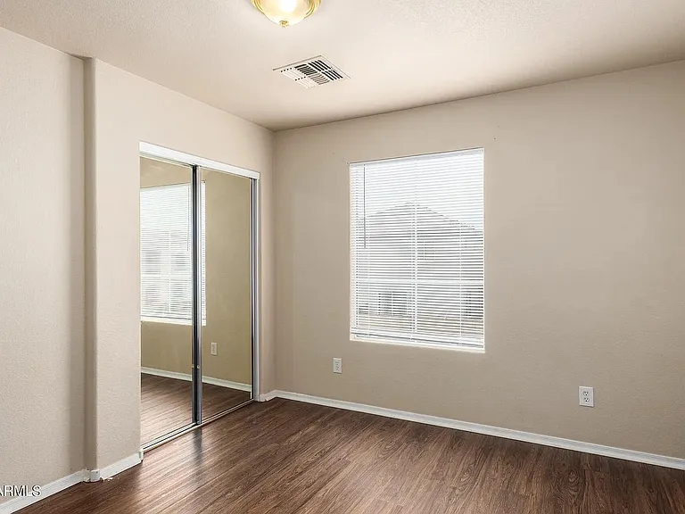 5125 S 15th Pl — Photo 12