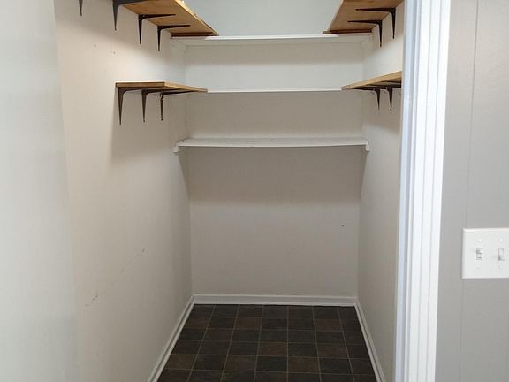 5th image of 111 Chipwood Dr