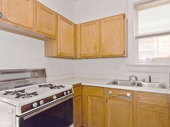 3rd image of 3606 N Racine Ave Unit 3N