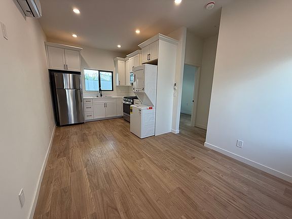 3rd image of 2242 Patricia Ave