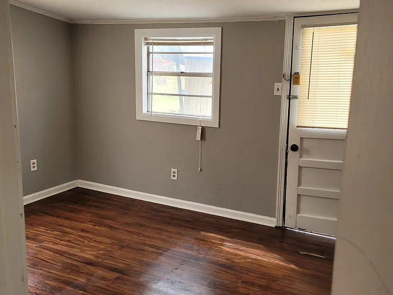 621 Brady St — Photo 4