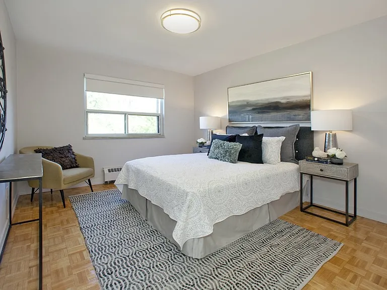 135 Allan St — Photo 7