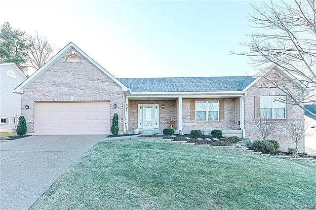208 Greenburn Dr photo 1
