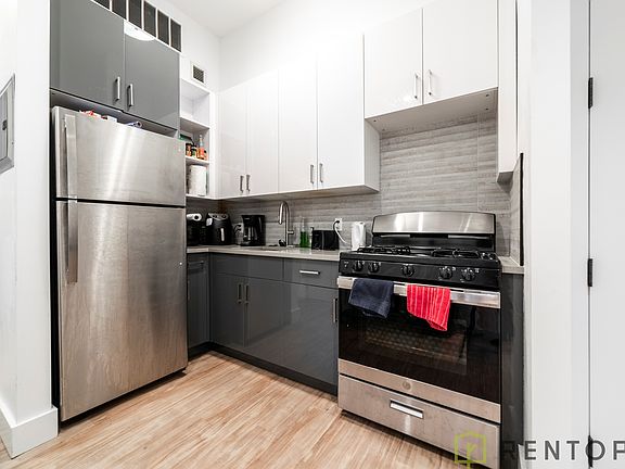 3rd image of 781 Washington Ave #1M